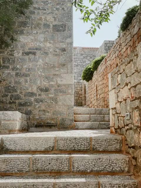 Dry-stone walls and carved stone steps